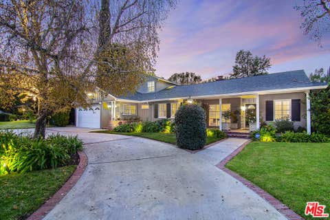 Photo of 4755 Alonzo Avenue, Los Angeles, CA 91316 (MLS # 26875435)