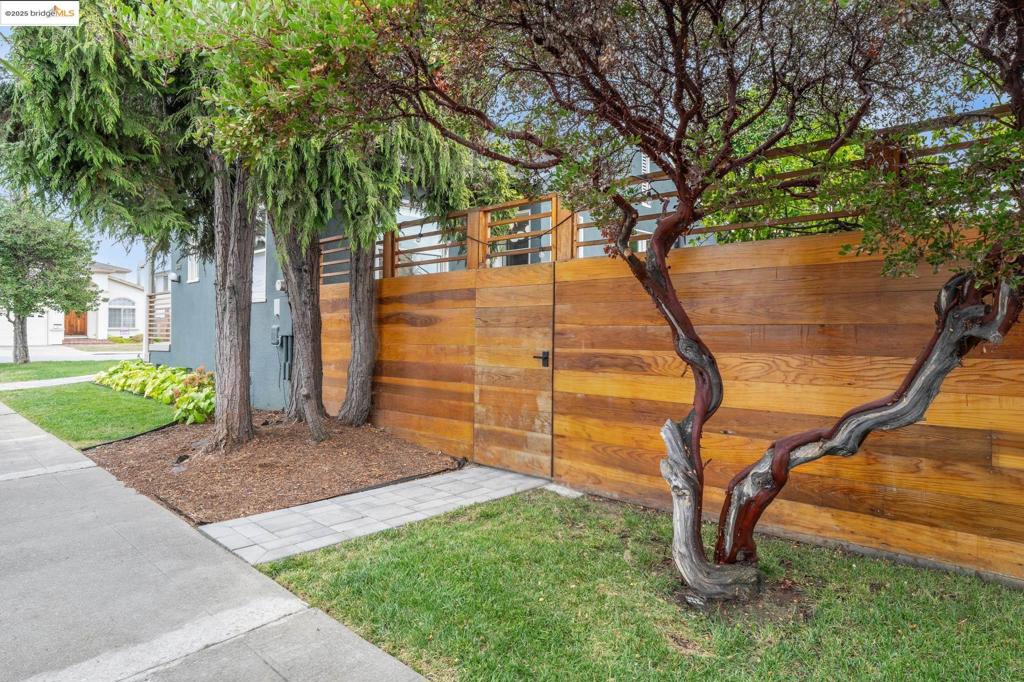 BROADMOOR AREA - Residential