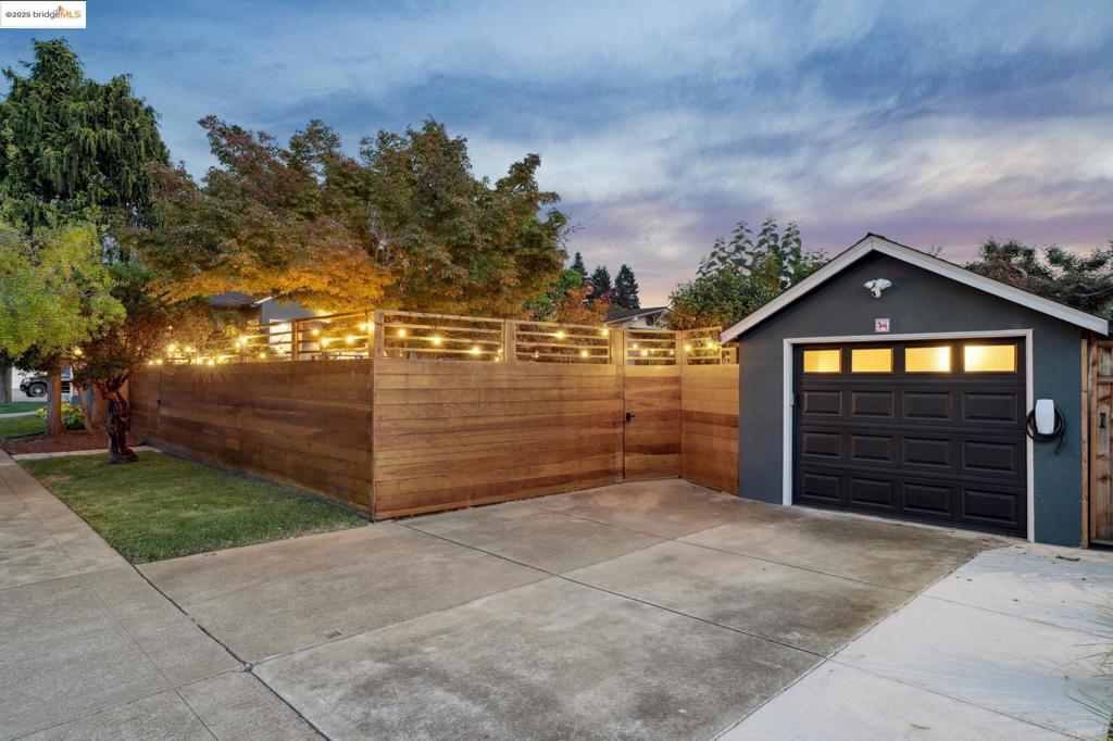BROADMOOR AREA - Residential