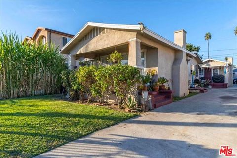Photo of 323 W 80th Street, Los Angeles, CA 90003 (MLS # 26662507)