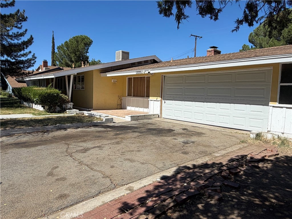 1305 Avenue J3 E