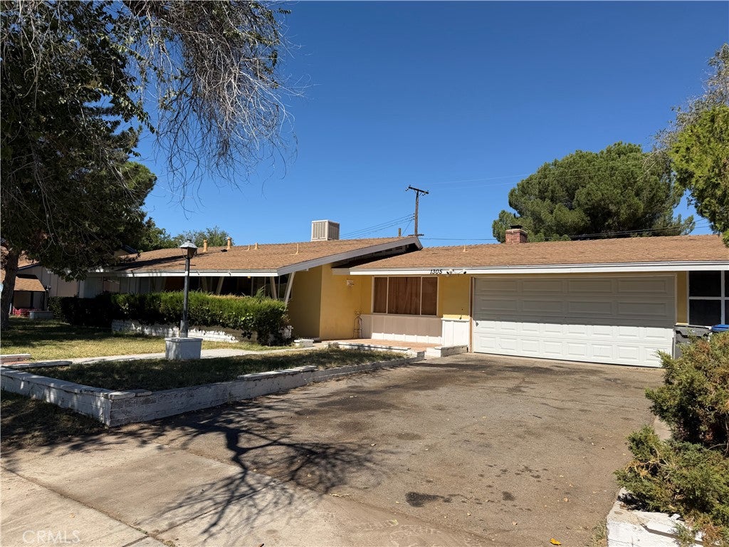 1305 Avenue J3 E