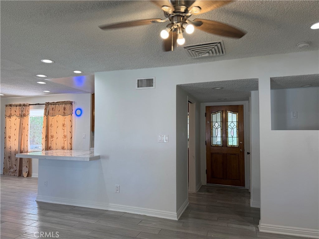 1305 Avenue J3 E