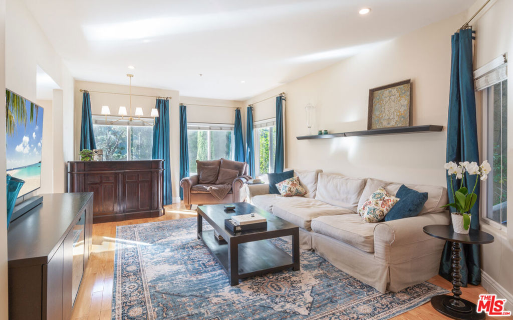 3943 Avenida Del Sol