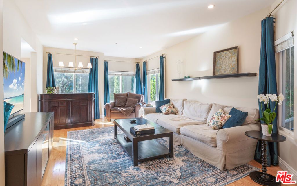 Photo of 3943 Avenida Del Sol, Studio City, CA 91604 (MLS # 25624429)