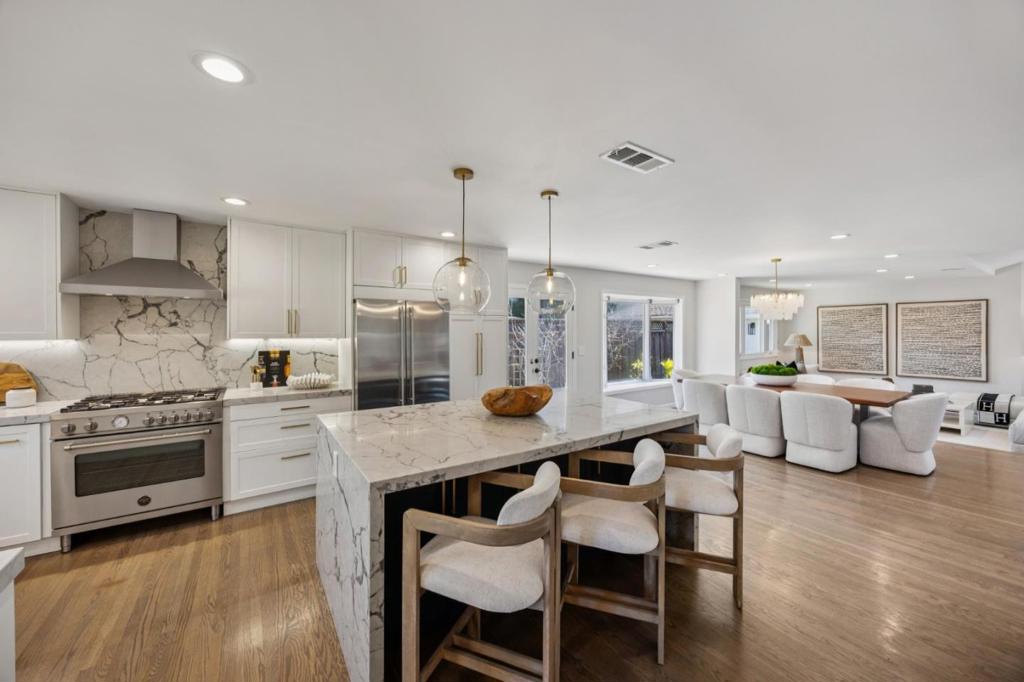 2434 Waverley Street