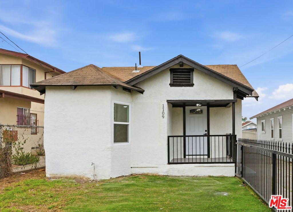 Photo of 1109 W 110th Street, Los Angeles, CA 90044 (MLS # 26640579)