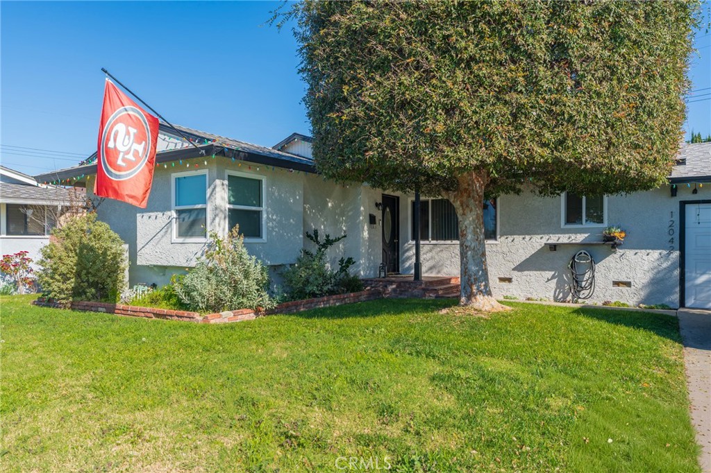 12042 Hackamore