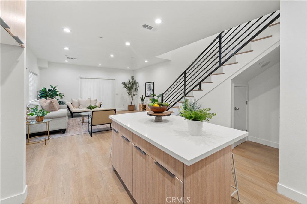 Properties 3 437 Patterson Way