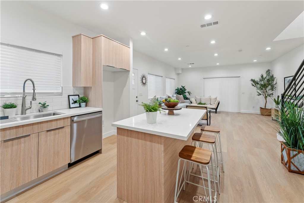 Properties 1 437 Patterson Way
