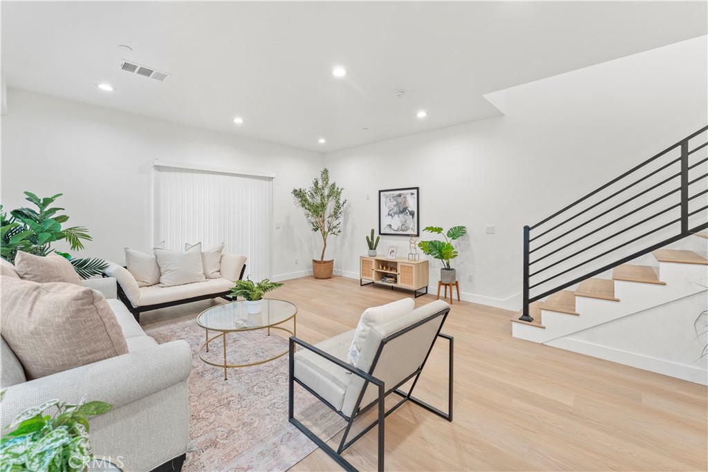 Properties 4 437 Patterson Way