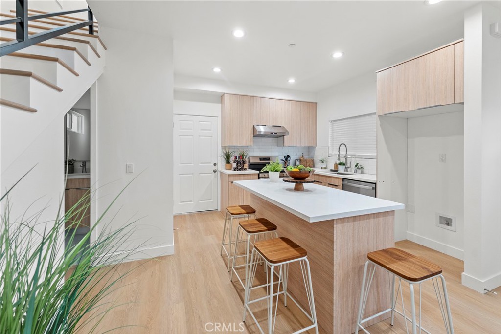 Properties 2 437 Patterson Way