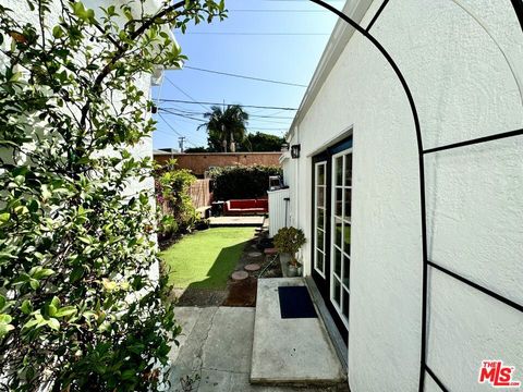 Photo of 540 Huntley Drive, West Hollywood, CA 90048 (MLS # 26653761)
