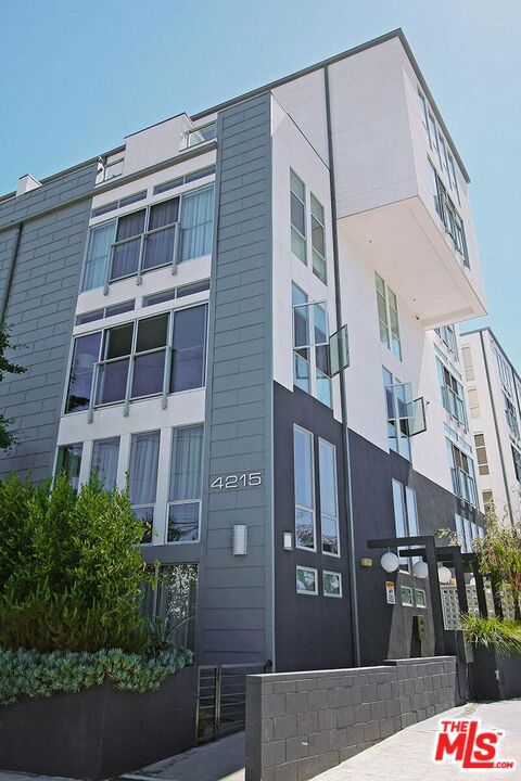 Photo of 4215 Glencoe Avenue #317, Los Angeles, CA 90292 (MLS # 26901561)