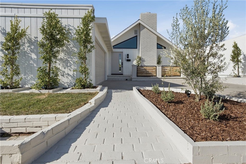 1788 Hawaii Circle, Costa Mesa CA 92626