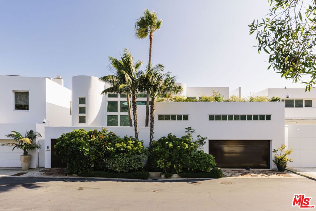 Photo of 26808 Malibu Cove Colony Drive, Malibu, CA 90265 (MLS # 25611451)