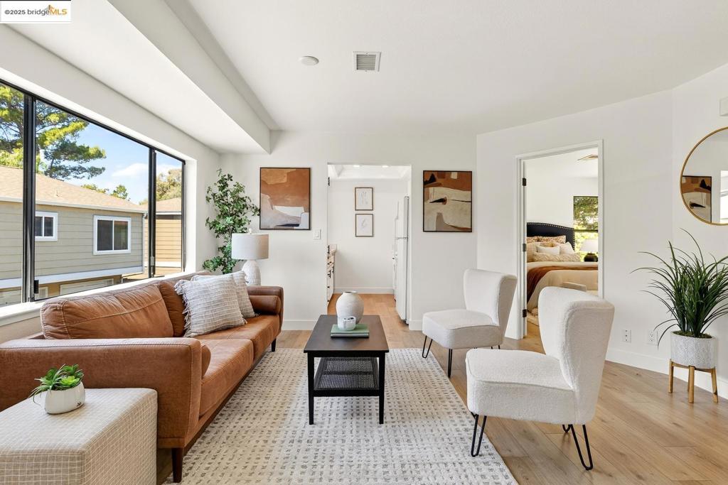 221 Village PL 0