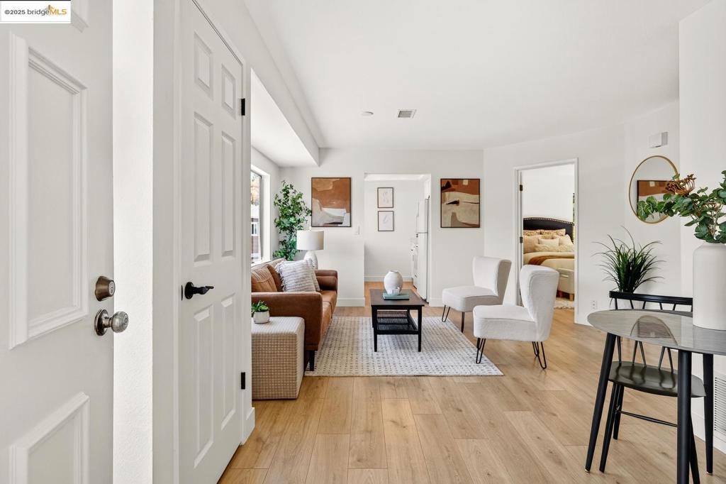 221 Village PL 0