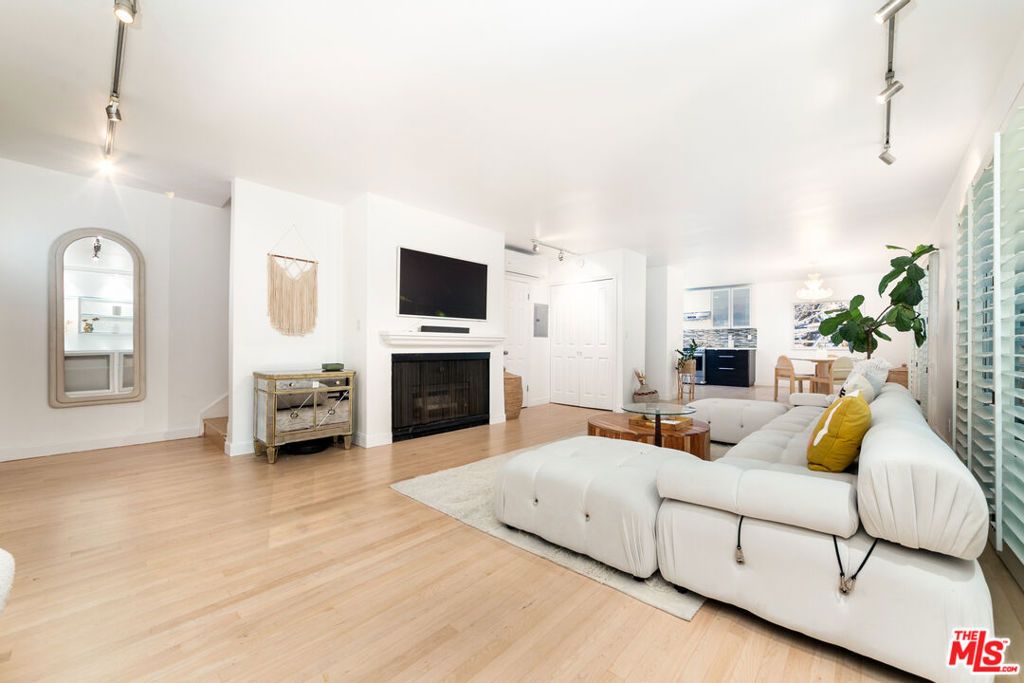 Photo of 933 17th Street #14, Santa Monica, CA 90403 (MLS # 25610355)