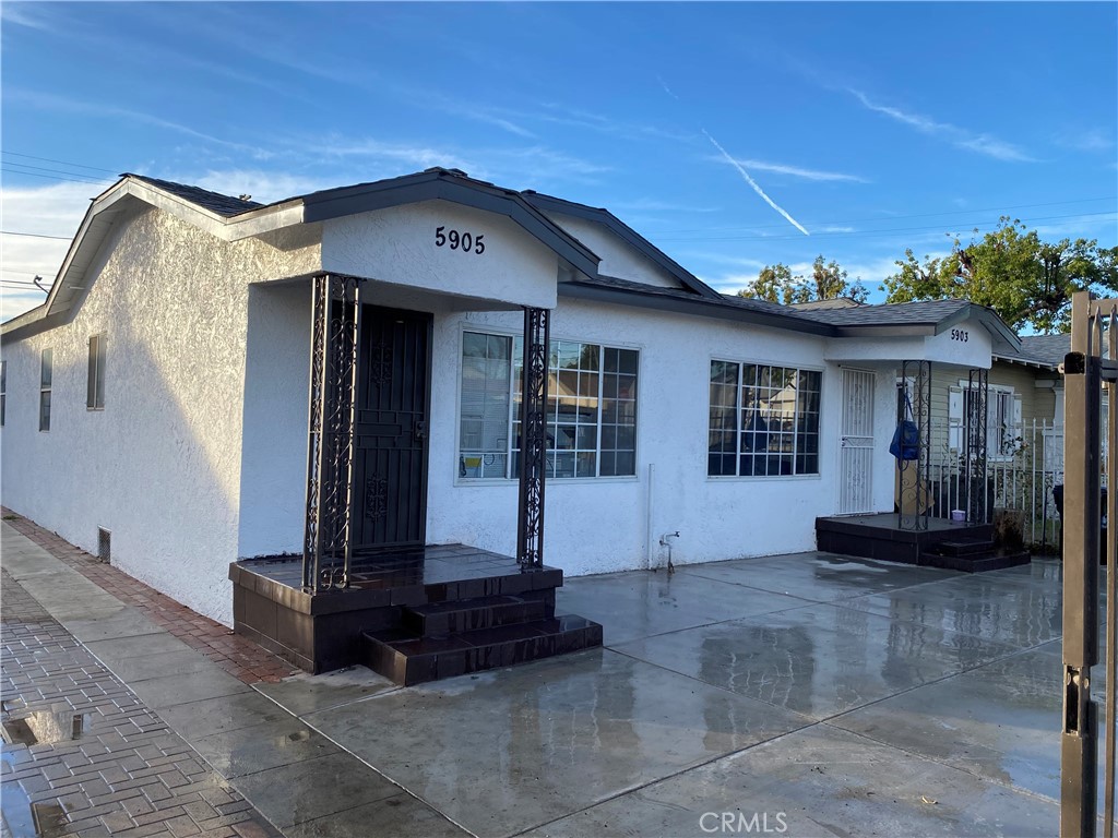 Unlock the potential of this 4-unit income property located in the heart of Los Angeles, just minutes from USC, Downtown LA, and the iconic Crypto.com Arena. This turn-key investment combines modern brand new construction 2025 with classic remodeled charm and long-term value.
All four units will be available, allowing new ownership the flexibility to select tenants and optimize rental income from day one. With a cap rate of 7.54% and a gross rent multiplier (GRM) of 10.80 this asset presents compelling returns and long-term appreciation in a high-demand rental market.
This property is one of three 4-unit investment properties in the same area available in the portfolio—offering a great opportunity for buyers looking to invest in an individual or multiple income-generating assets.
The rear structure is a newly built 2025 duplex, offering two 3-bedroom, 2-bathroom units, each measuring 912 square feet. These modern units have vinyl plank flooring, energy efficient dual-pane windows, tankless water heaters, and in-unit laundry and fully paid off solar panels, which significantly reduce utility and maintenance expenses.
The 1923 duplex is remodeled to combine vintage character with modern convenience. Each of these two units offers 2 bedrooms and 1 bathroom in 704 square feet. Recent renovations include updated flooring, copper plumbing and new electrical. All four units are individually metered for gas and electricity,
Whether you're focused on building equity, generating passive income, or expanding your real estate portfolio in a high-growth market, this fourplex checks all the boxes for a high-performing investment in a rapidly developing area of Los Angeles.