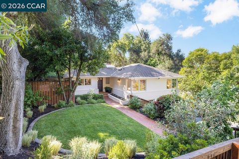 Photo of 32 Las Vegas Road Rd, Orinda, CA 94563 (MLS # 41134209)