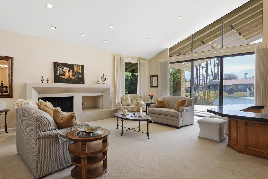 109 Deer Spring Way