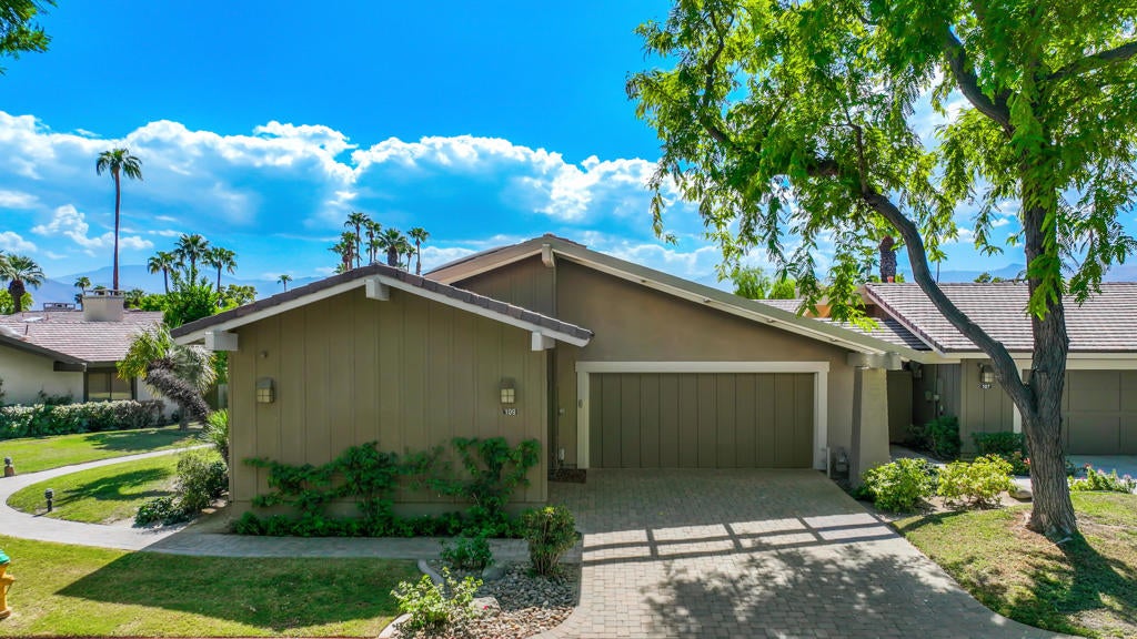 109 Deer Spring Way