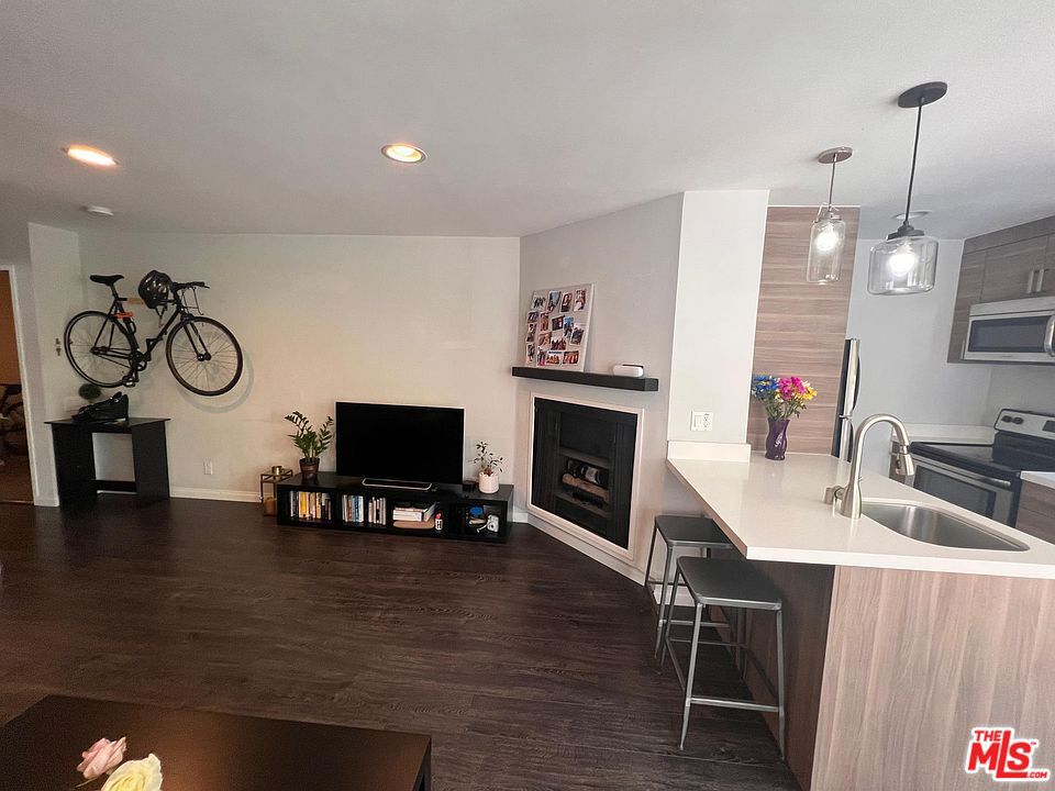 Live in style in this large 1-bedroom, 1-bath apartment in the heart of Miracle Mile, available furnished or unfurnished to suit your needs. Thoughtfully designed for comfort and convenience, the unit features a king-size bed, leather couch, outdoor patio furniture with BBQ, desk for remote work, bicycle, and a fully stocked kitchen with stainless steel appliances including a dishwasher. Additional highlights include ample closet space, hard surface floors, A/C, and abundant natural light throughout. On site washer/dryer units are located just outside of the unit for easy access. The building offers a range of amenities, including a rooftop pool with sweeping skyline views, and secure assigned parking is included for peace of mind. Situated in an unbeatable location, you're just moments from LACMA, The Grove, Trader Joe's, Whole Foods, LA Fitness, and countless restaurants, shops, and cultural hotspots. This apartment is ideal for professionals, creatives, or anyone looking to enjoy the best of Los Angeles living in one of its most vibrant neighborhoods.