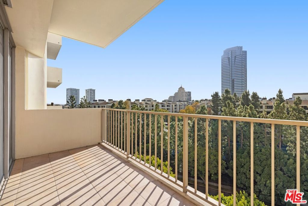 2170 Century Park E 908