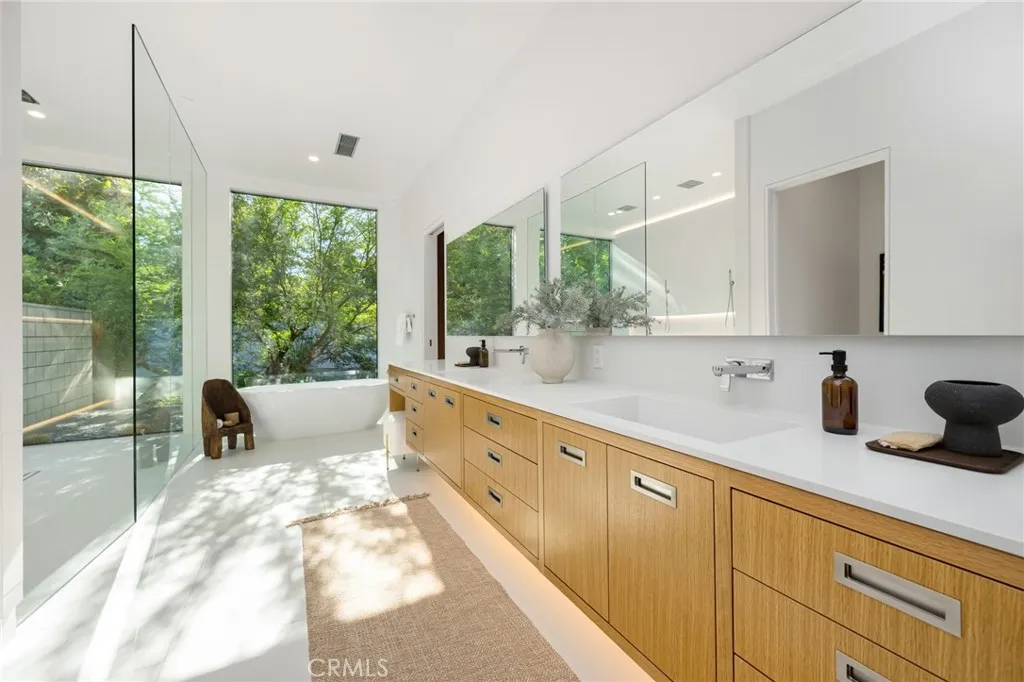 Rancho Mirage, California 92270, United States, 6 Bedrooms Bedrooms, ,8 BathroomsBathrooms,Residential,Active,204514