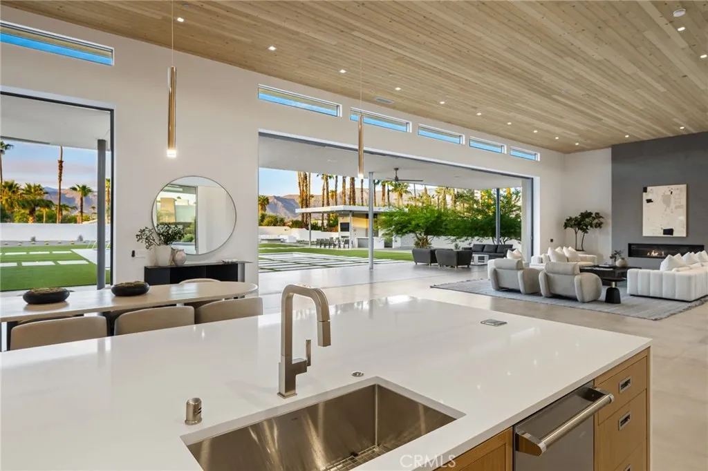 Rancho Mirage, California 92270, United States, 6 Bedrooms Bedrooms, ,8 BathroomsBathrooms,Residential,Active,204514