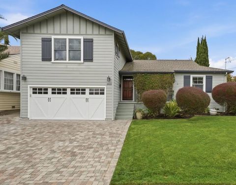 Photo of 19113 San Miguel Avenue, Castro Valley, CA 94546 (MLS # ML82043388)