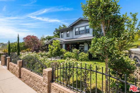 Photo of 223 N St Andrews Place, Los Angeles, CA 90004 (MLS # 26870259)