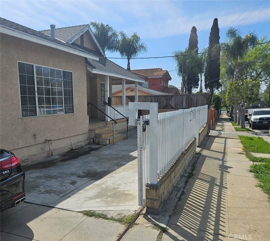 1126, 1126A, 1126 1/2 S Dacotah St, Great income property live in one rent the others! Property features 3 units. Front unit has 2BD 1BTH, Unit 2 has 1BD and 1 BATH, and Unit 3 has 3BD and 1BTH. Located 1 block from the 5 Golden State freeway. Triplex centrally located close to the 5,10, 60,101 & 710 fwys. Please note, 1 bedroom unit is attached to front 2 bedroom unit. Property SOLD IN ITS 'AS IS' CONDITION