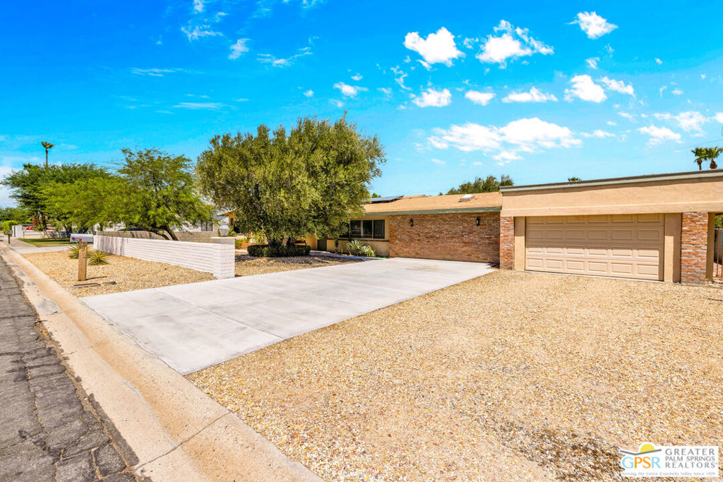 2222 N Acacia Road
