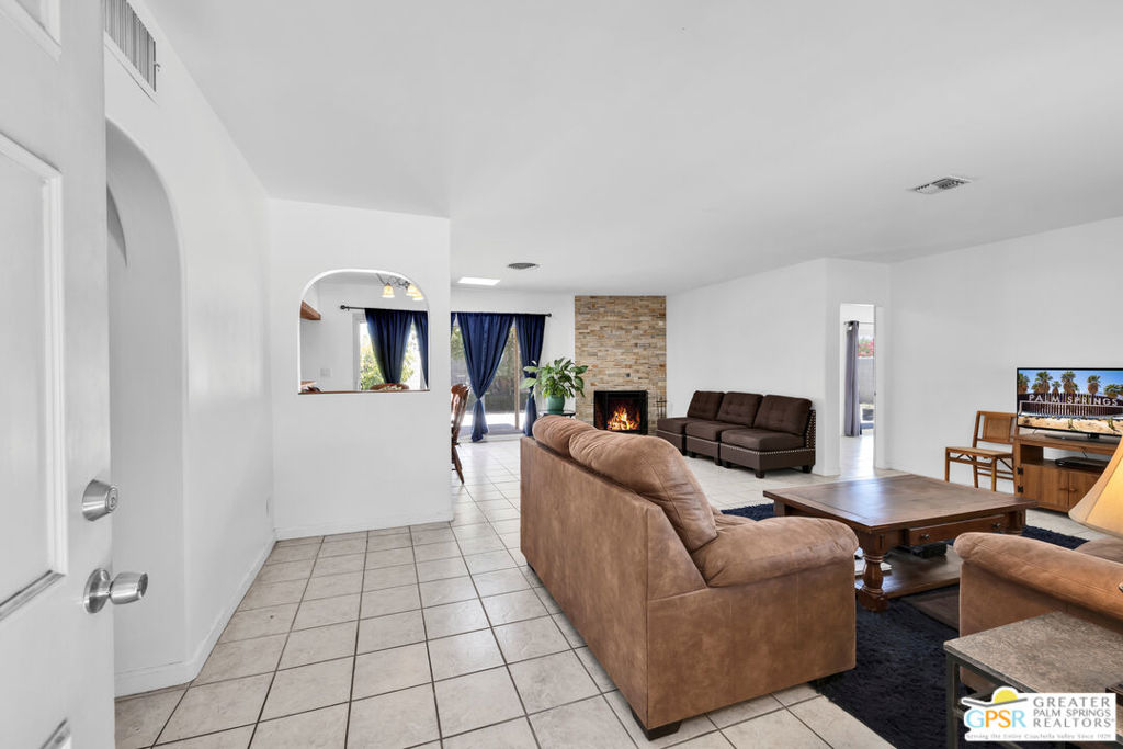 2222 N Acacia Road