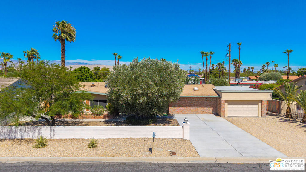 2222 N Acacia Road