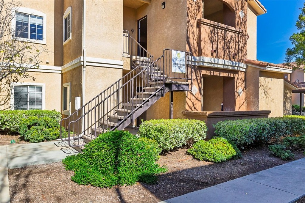 Entrance to 1524