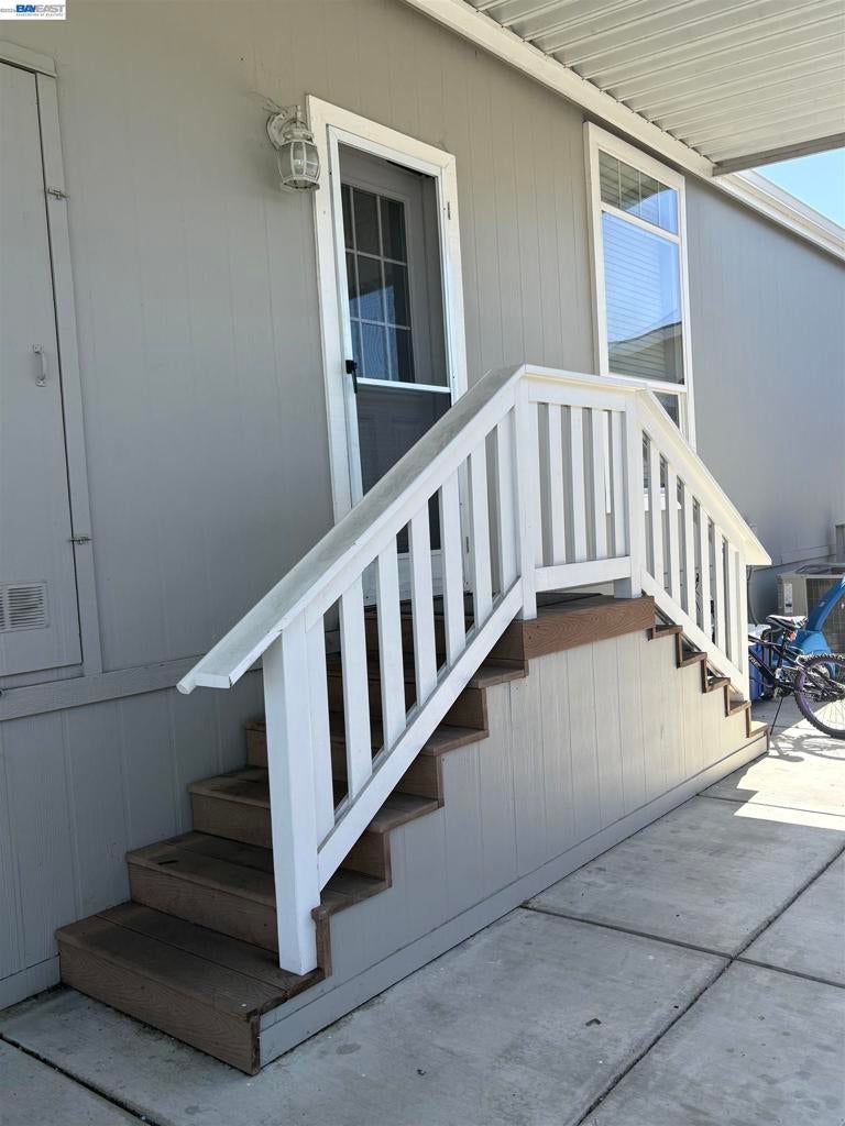1225 Vienna Dr