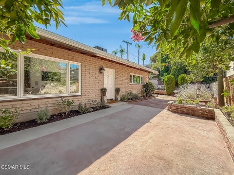 Photo of 21222 Martinez Street, Woodland Hills, CA 91364 (MLS # 226004825)