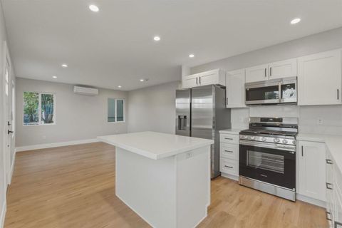 Tiny photo for 752 W 9th Ave Ave, Escondido, CA 92025 (MLS # 260005372SD)