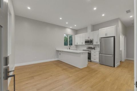 Tiny photo for 752 W 9th Ave Ave, Escondido, CA 92025 (MLS # 260005372SD)