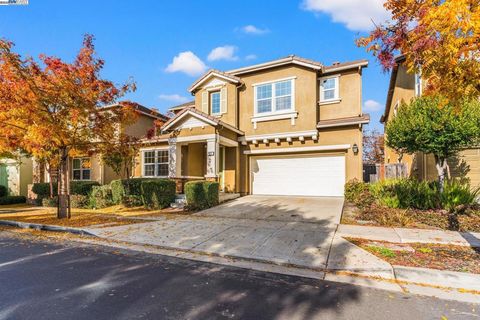 Photo of 1525 Middle Ln Ln, Hayward, CA 94545 (MLS # 41119333)
