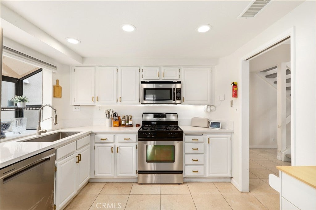 22 Rocky Creek Lane, Laguna Hills CA 92653 - Photo 8