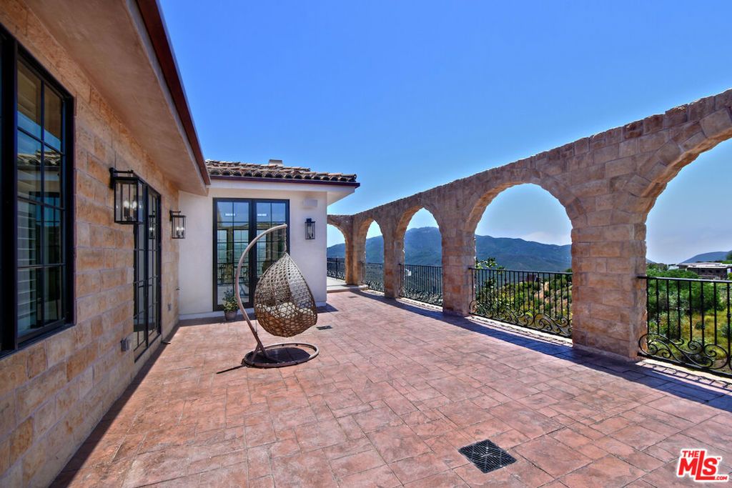 Photo of 33182 Mulholland Highway, Malibu, CA 90265 (MLS # 25531221)
