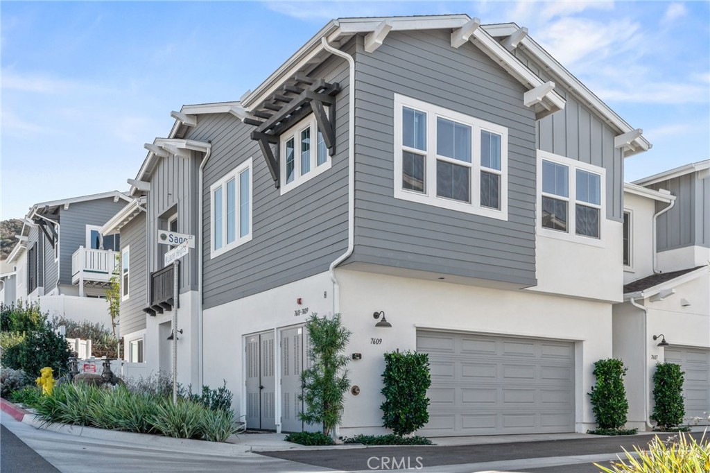 Welcome to this beautifully upgraded 3-bedroom, 2.5-bath corner townhome in the highly sought-after Laurel Heights community. The open-concept main floor features stylish plank tile flooring, a spacious kitchen with a center island, quartz countertops, stainless steel appliances, and elegant dark gray cabinetry — perfect for entertaining.
Upstairs, you’ll find a versatile loft, three bedrooms with laminate flooring, and two full bathrooms with dual sink vanities. The convenient upstairs laundry room adds extra functionality.
Enjoy the fantastic community amenities, including sparkling pools, a relaxing spa, and playgrounds for outdoor fun. This home offers the perfect combination of style, comfort, and location!