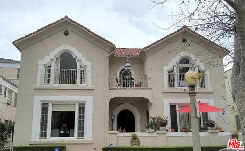 Photo of 326 1/2 N Sycamore Avenue, Los Angeles, CA 90036 (MLS # 25620091)