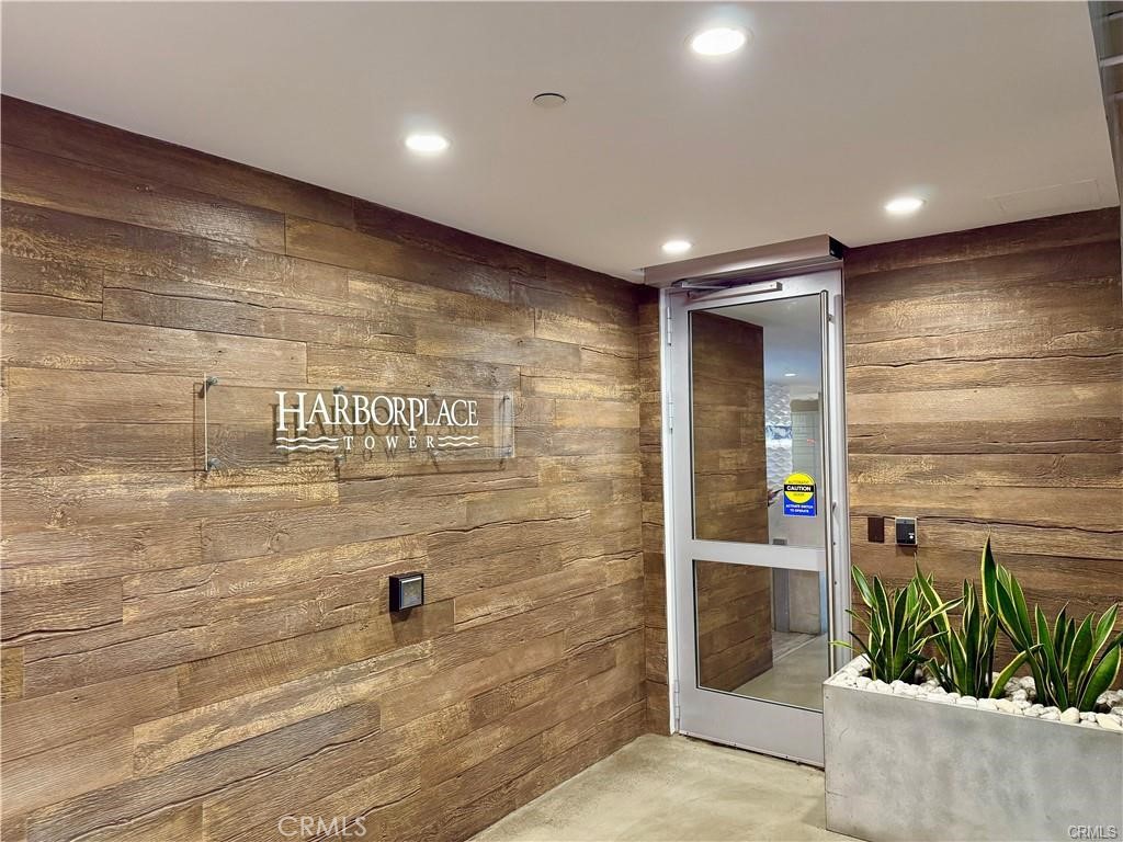 525 E Seaside Way 308