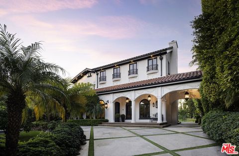 Photo of 531 S Rossmore Avenue, Los Angeles, CA 90020 (MLS # 26632229)