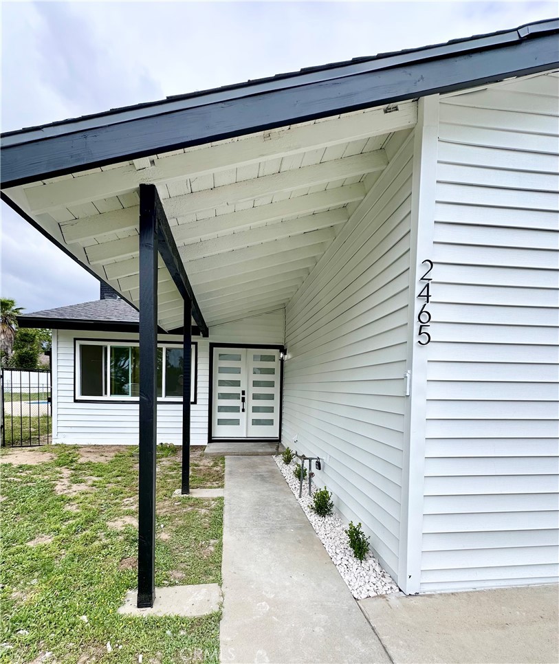 2465 N Idyllwild Avenue